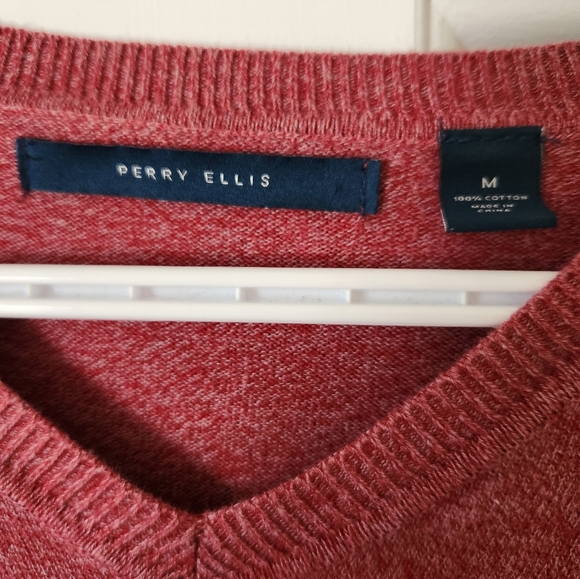 2 Perry Ellis sweaters - Picture 2 of 6